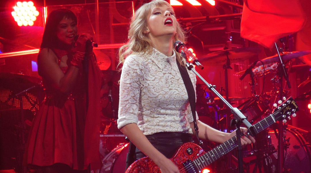 Taylor Swift was greeted with one sign before her Miami concert that left her fuming